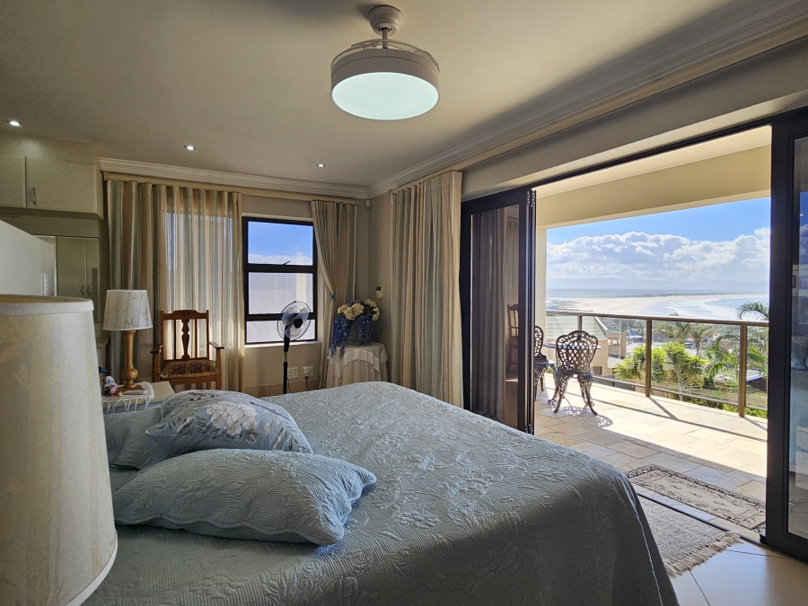 5 Bedroom Property for Sale in Wavecrest Eastern Cape